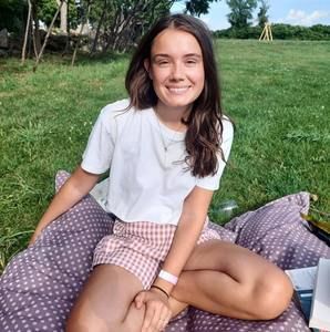 Meet your Posher, Cassandra